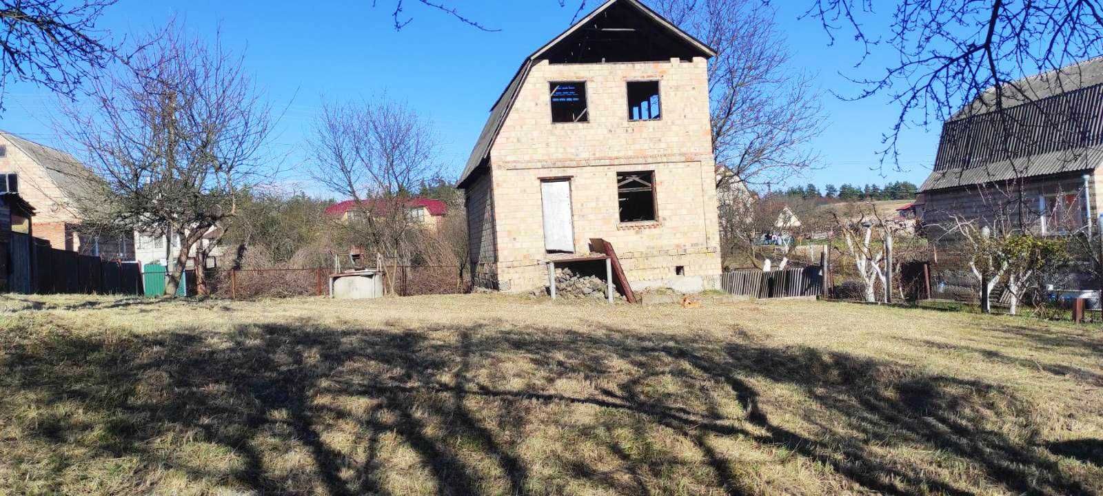 Продам земельну ділянку з будинком,с.Ходосівка,10 км.від Києва.