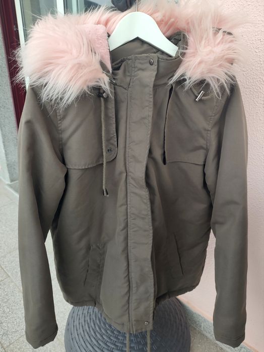 Casaco de senhora com capuz