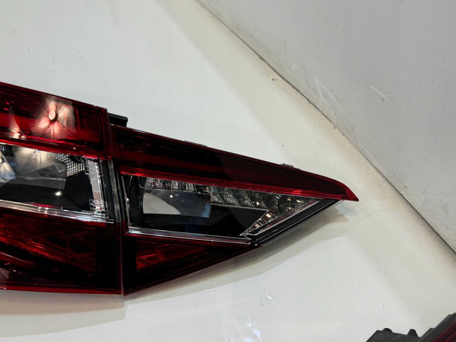 Skoda Superb III 3V  Ліхтарі задні Рестайл
