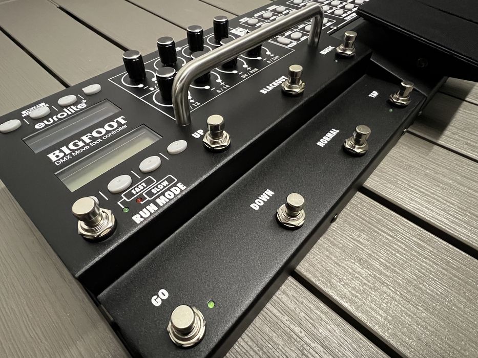 Pedaleira Controladora de luzes DMX (Eurolite Bigfoot controller)