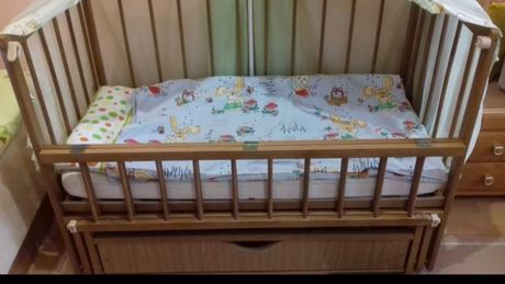 Дитяче ліжко з боковинками.