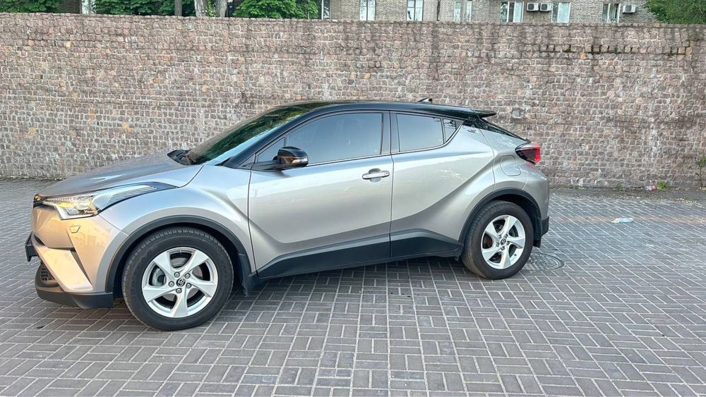 Tayota C-HR 2017, 2л