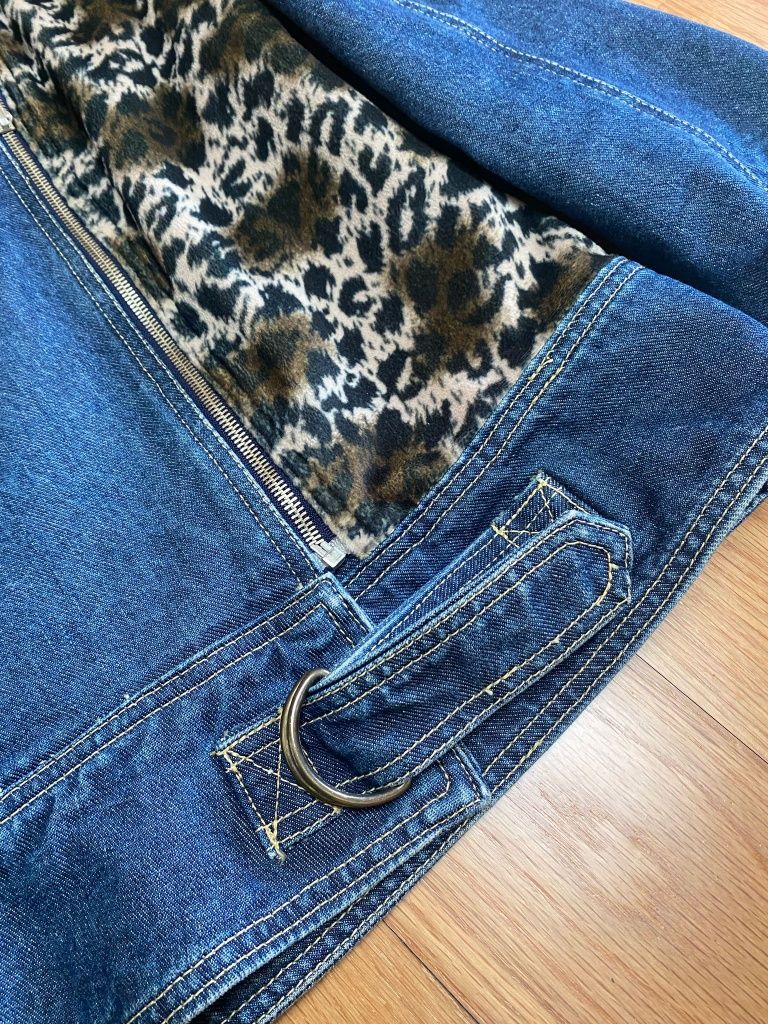 Casaco ganga com aplicação leopardo