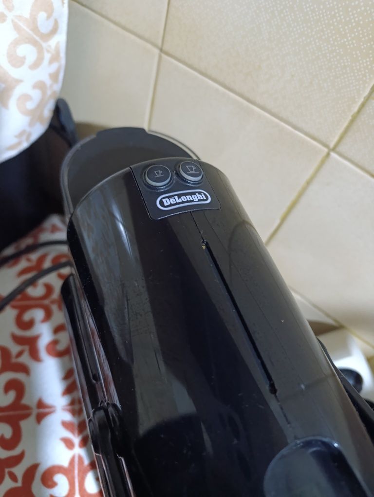 Máquina Nespresso Delonghi 2023