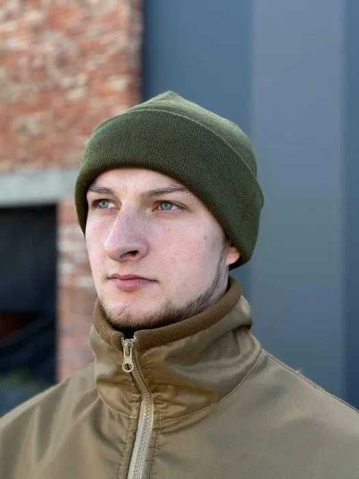 Армійська зимова шапка вязка на флісі тепла в'язана шапка з відворотом