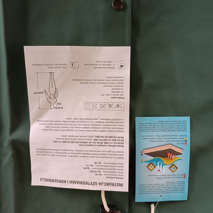 Wodoochronna kurtka z kapturem