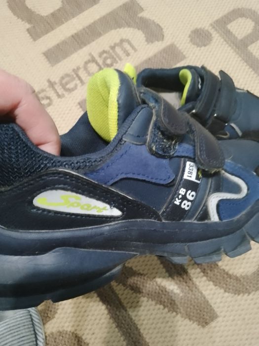 Продам кроссовки на мальчика
