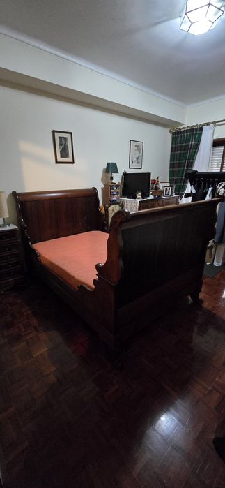 Cama de corpo e meio estilo Império