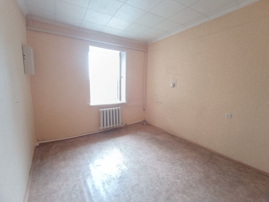 Продаж комерційного кабінету 14 кв. м., вул. Якіра 5