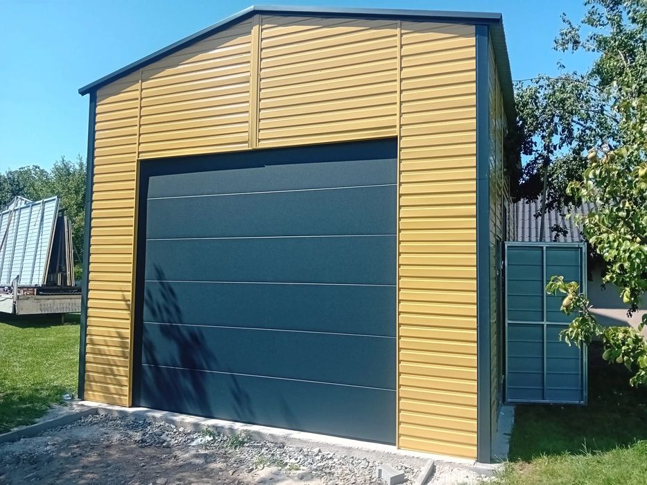 Hala blaszana 5x8 m - Dach dwuspadowy, Brama segmentowa, Piaskowy