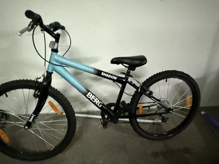 Duas bicicletas para menino e menina