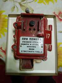 Пожарный кнопочный извещатель ПКИЛ 1 (1950 г.) Пожарная кнопка