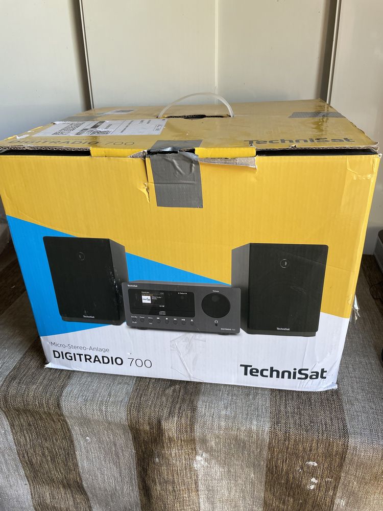 Музыкальный центр TechniSat DIGITRADIO 700  (Германия)