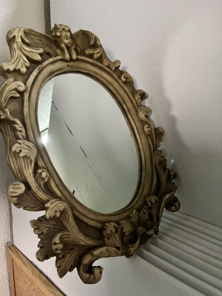 Espelho oval trabalhado