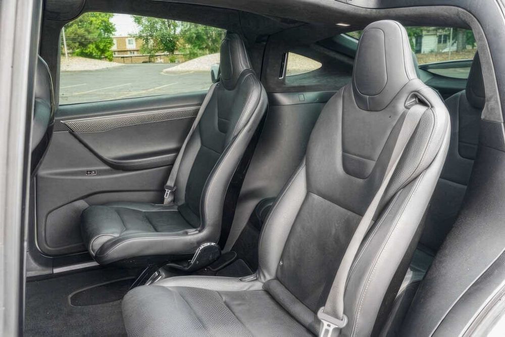 Tesla Model X      2016