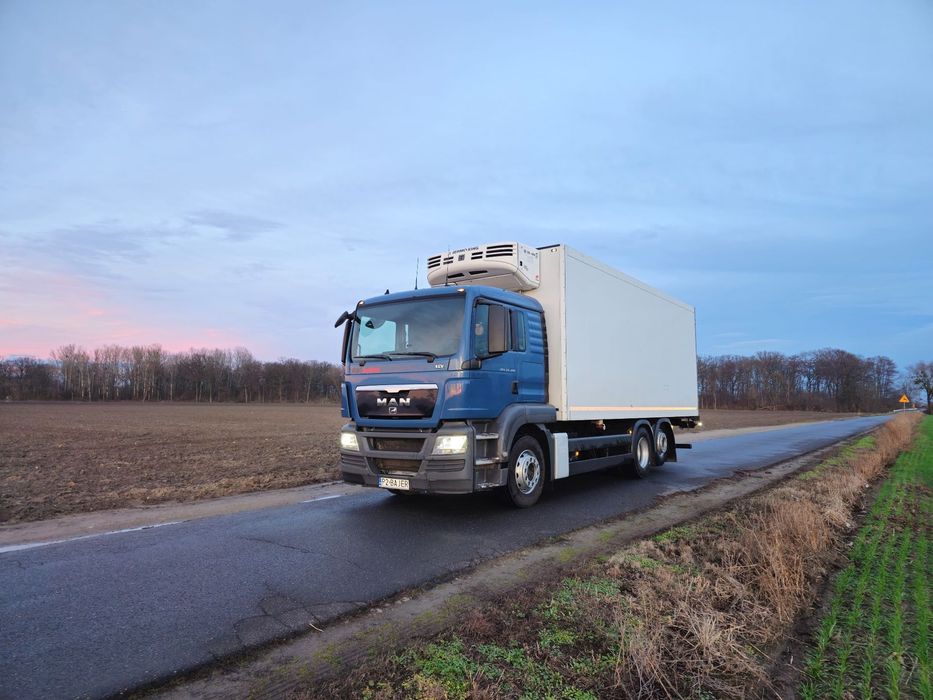 MAN TGS 26.400 6X2-2  Man TGS Chłodnia/ mroźnia mieszczący 18 europalet solówka SCHMITZ