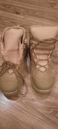 Военные кроссовки