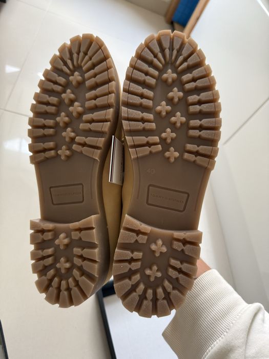 Skórzane loafersy mokasyny TOMMY HILFIGER nowe z metką r. 40 beżowe