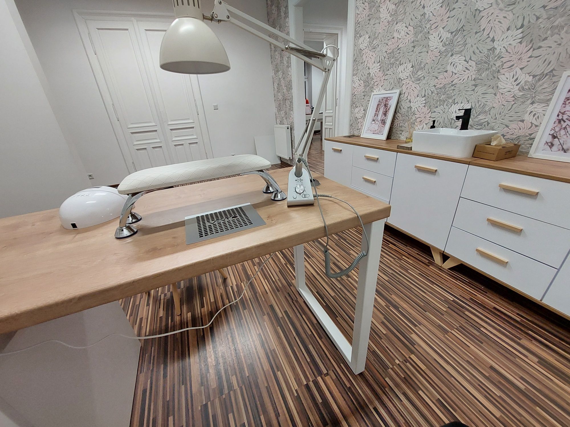 Oferta na podnajem stanowiska manicure i wizażu