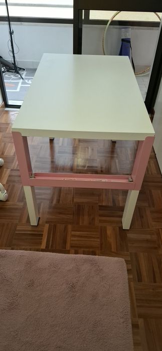 Secretária e cadeira para criança