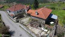 Propriedade com Duas Casas em Pedra