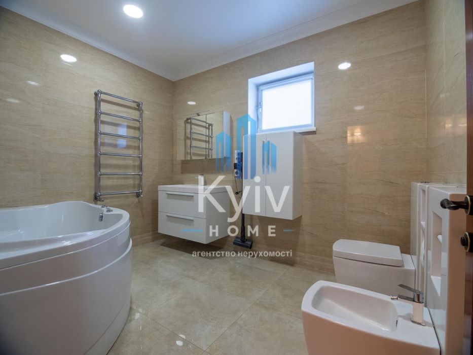 Єлітна Садиба з Сауною та Гостьовим Будинком