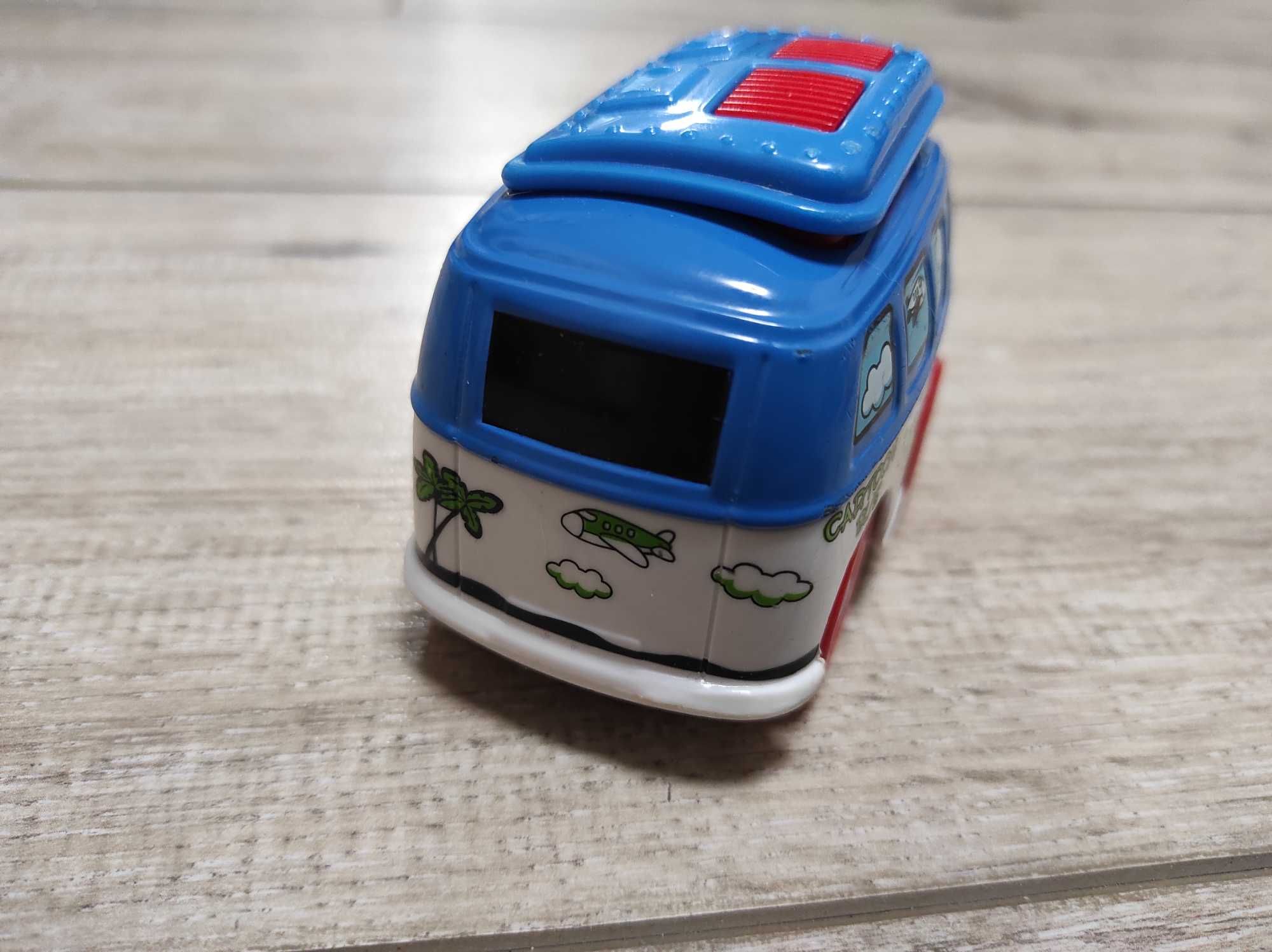 Детская инерционная игрушка автобус