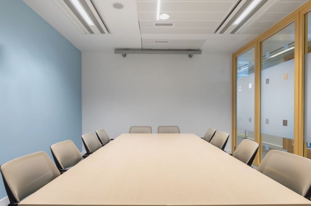 Wynajem biura w Warszawie:Pełni powierzchnia biurowa w Regus Skylight