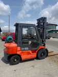 wózek widłowy TOYOTA 7FGF25 LPG 2.5T 4.0m kabina przesuw 9800mtg 2002'