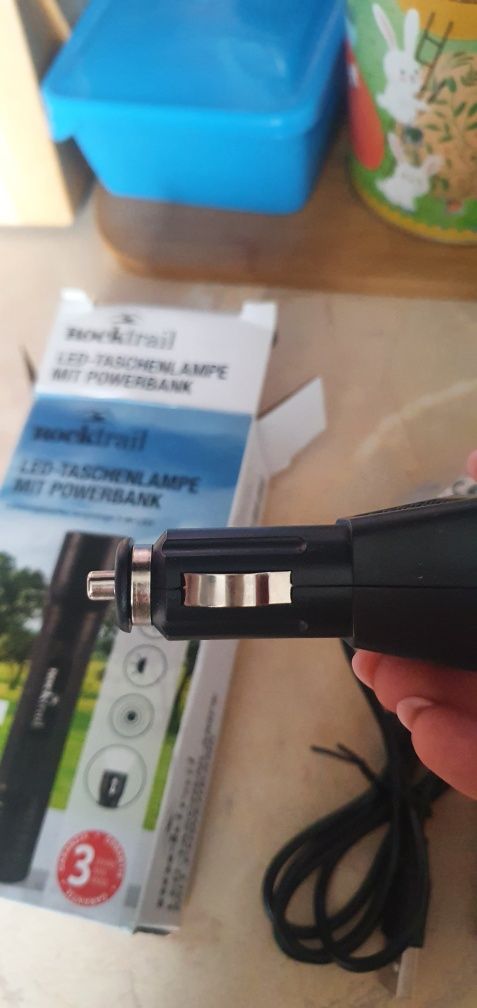 Latarka z powerbankiem