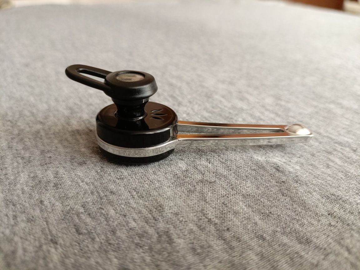 Продам Bluetooth гарнитуру