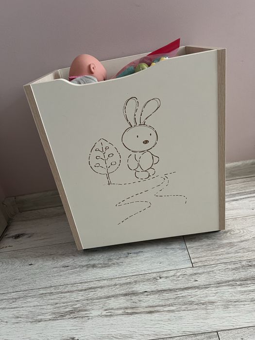 Zestaw mebli dzieciecych klupś zajączek