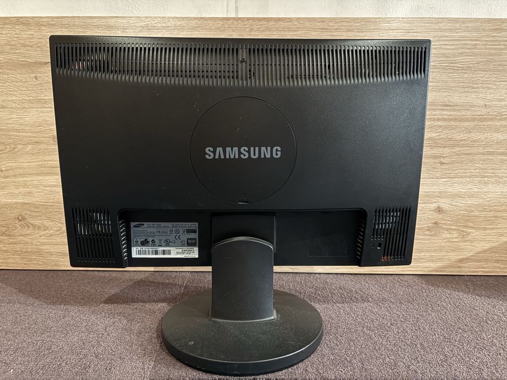 Monitor Samsung SyncMaster 2043SN – 20” VGA