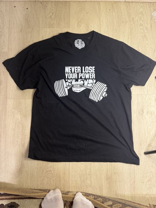 Футболка Never lose your power
