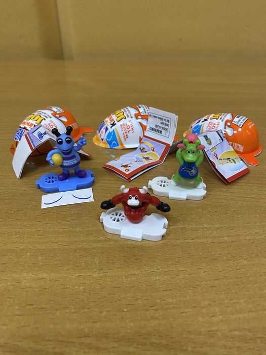 Trzy figurki z kolekcji NBA – Kinder Joy 2023 (Ameryka)