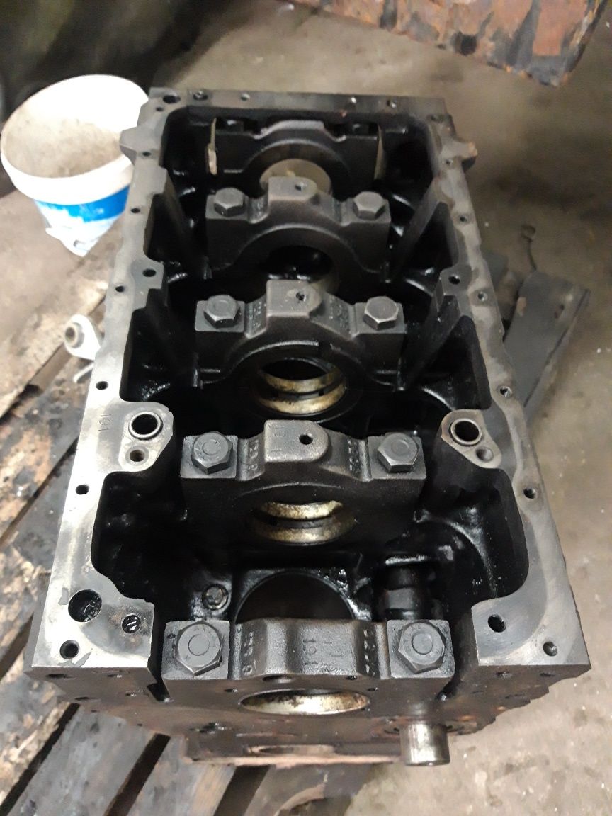 Blok silnik perkins 4cylindry  aa 80576 u665370y