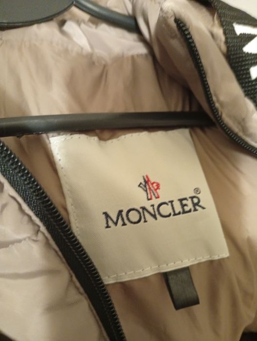 Moncler piękne zimowe puchowe kurtki damskie