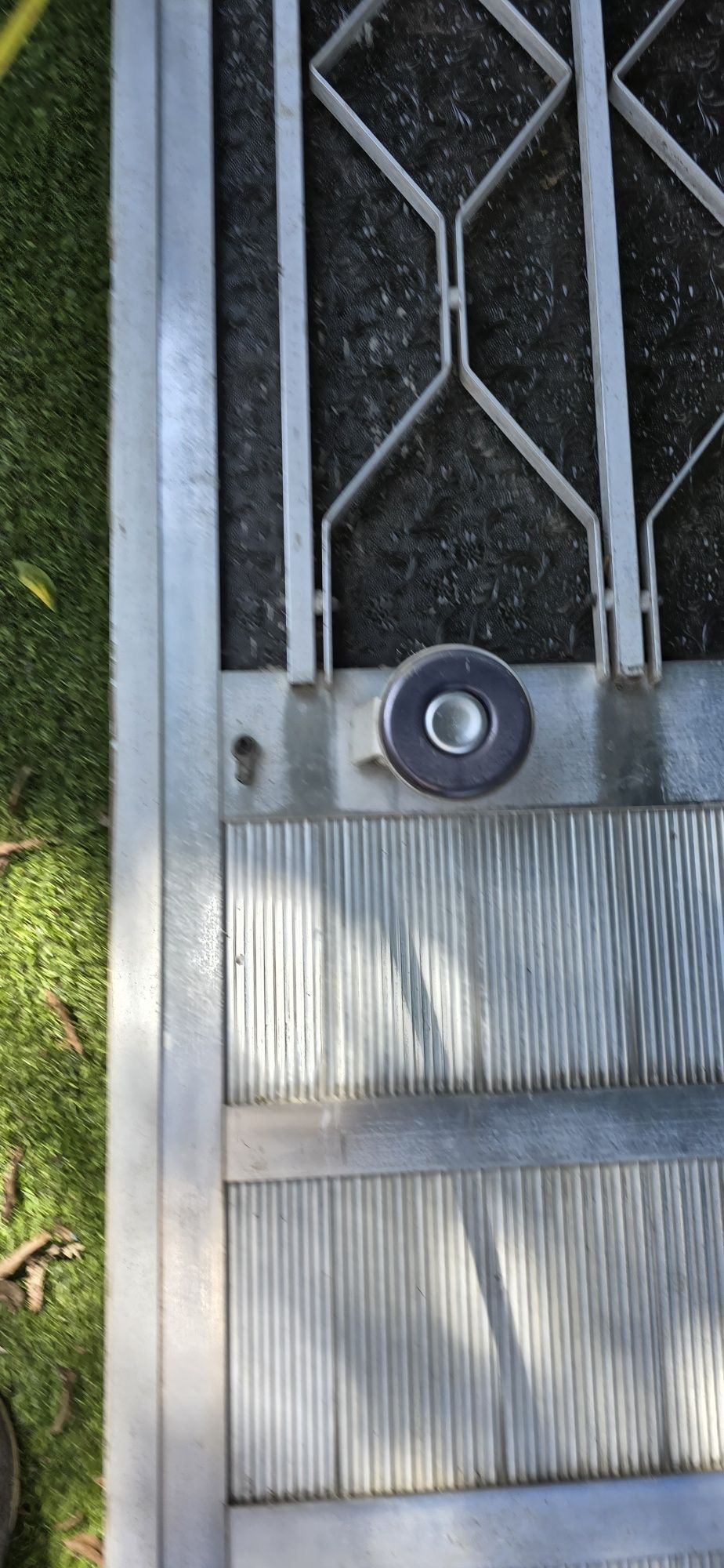 Porta em alumínio com vidros completa
