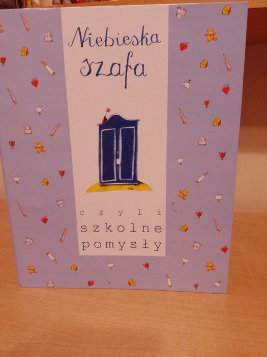 Segregator"Niebieska szafa czyli szkolne pomysły". Zajęcia manualne.
