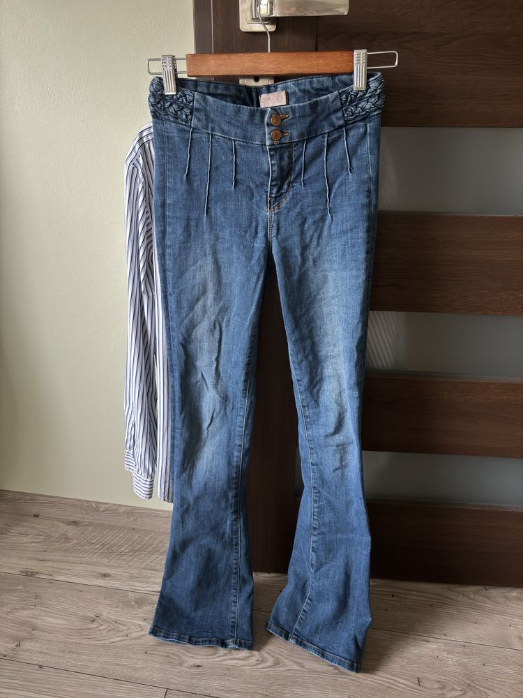 Jeansy spodnie bootcut Guess damskie Y2K