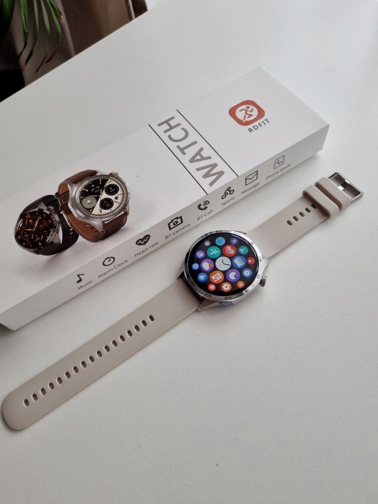 Srebrny smartwatch GT5 Pro nowy