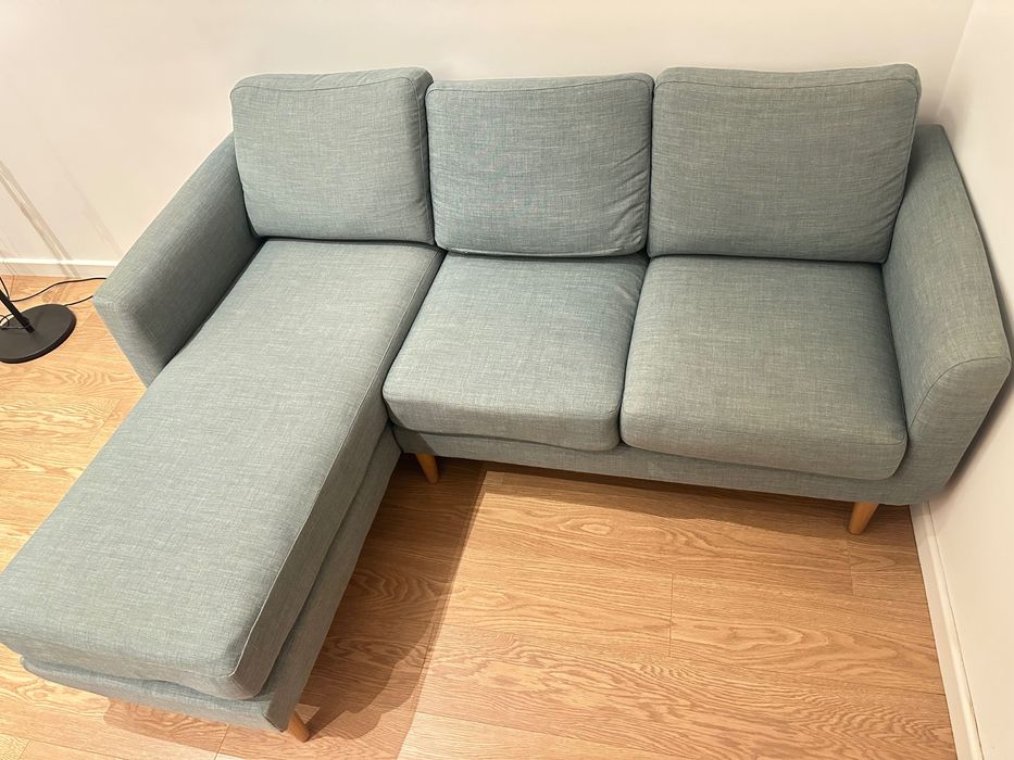 Sofá 3 lugares chaise longue da La Redoute cor verde eucalipto