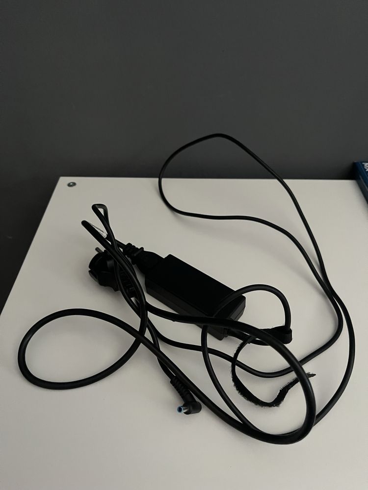 HP 240GB Notebook PC (com carregador)