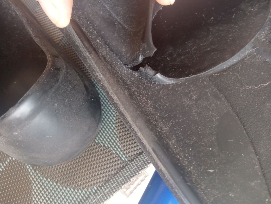 Do pływania płetwy i rurka uszkodzony