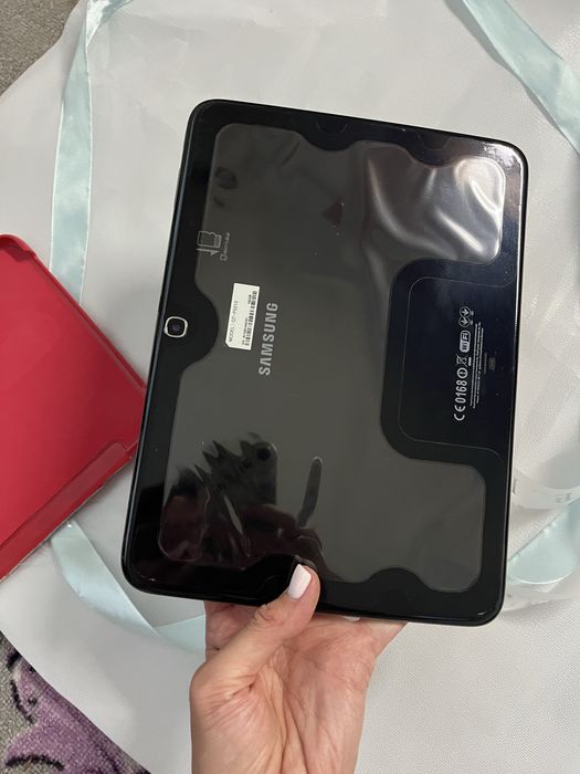Планшет Samsung Galaxy Tab 3