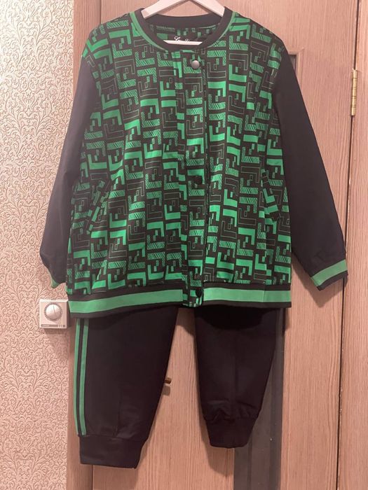 Жіночі костюмы на ог 130