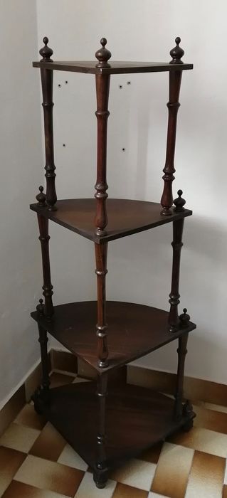 estante de canto em bom estado