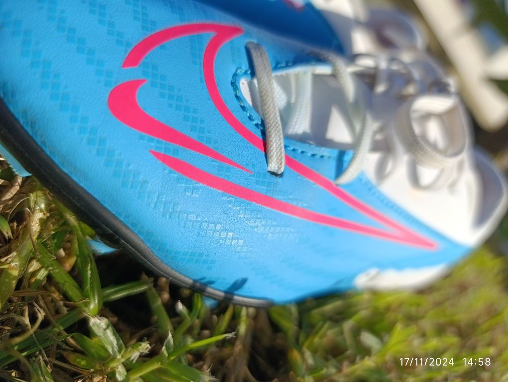 Chuteiras Nike número 35,5