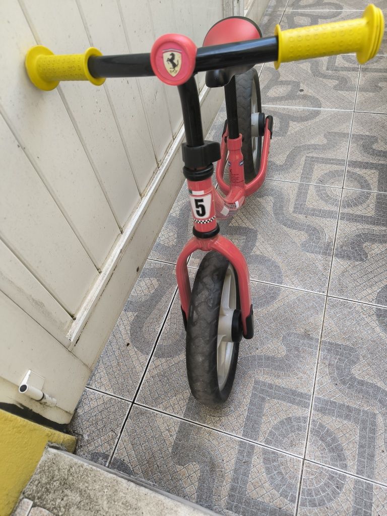 Bicicleta de equilíbrio e aceleração Chicco