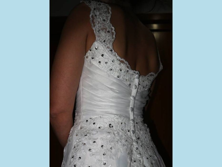 Vestido de Noiva Drapeado cintado com brilhantes